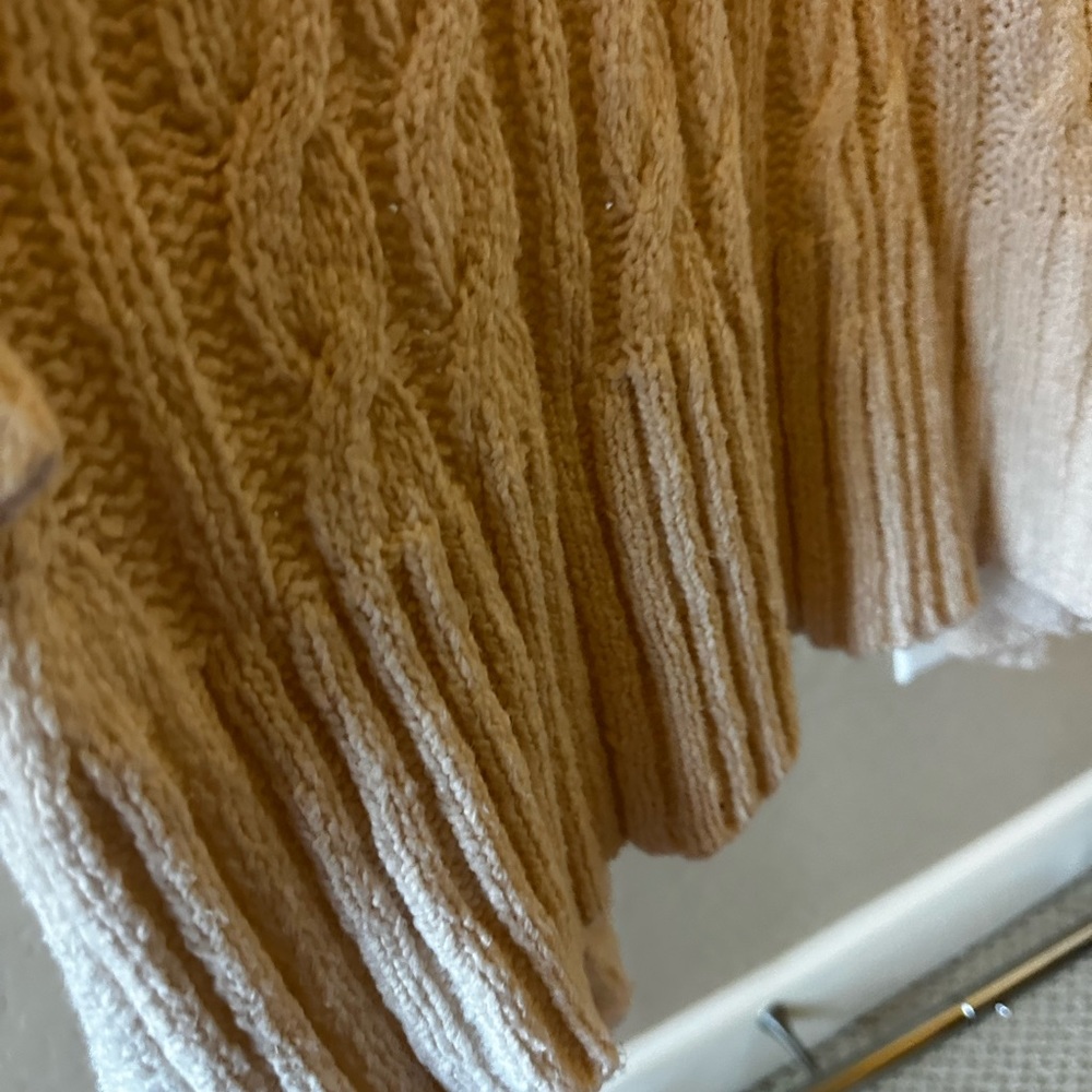 🎄FREE PEOPLE EUC CREAM V-NECK SWEATER🎄 - Picture 8 of 9